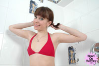 Leony in Tons Of Fun pic #4